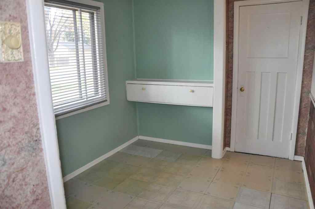 MLS® A2265180 - 1607 10 Avenue S in Victoria Park Lethbridge, Residential