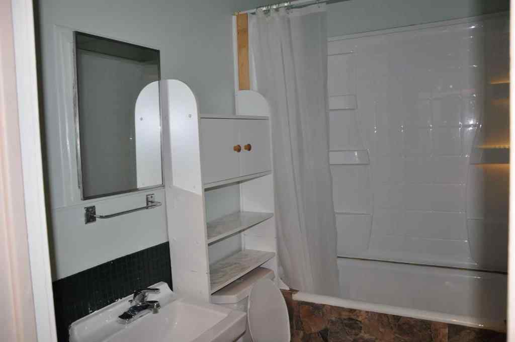 MLS® A2265180 - 1607 10 Avenue S in Victoria Park Lethbridge, Residential