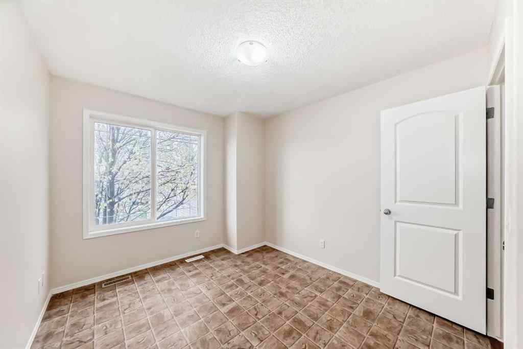MLS® A2265183 - 576 Stonegate Way NW in Stonegate Airdrie, Residential