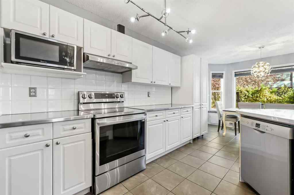 MLS® A2265204 - 248 Douglas Ridge Green SE in Douglasdale/Glen Calgary, Residential