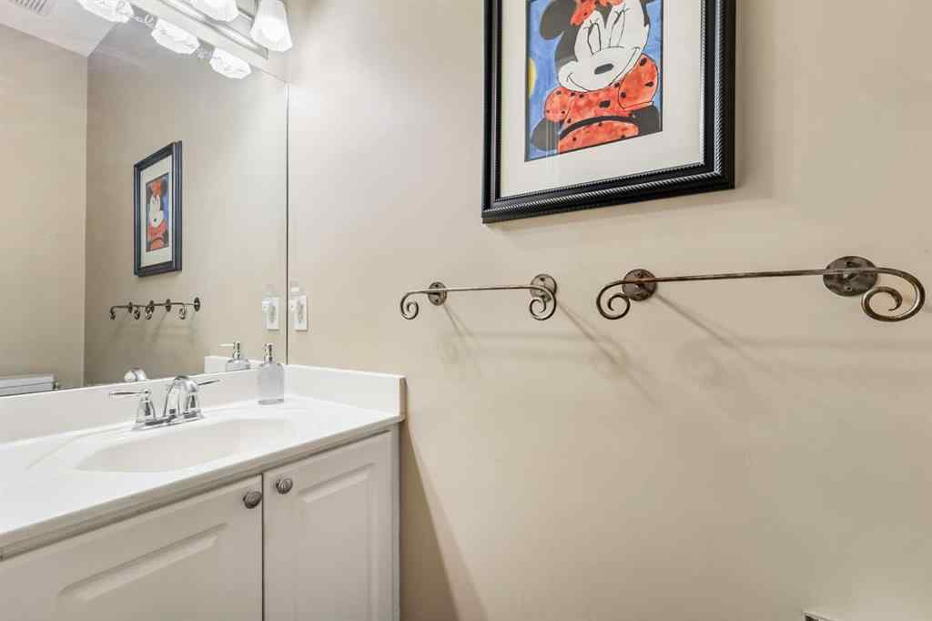 MLS® A2265204 - 248 Douglas Ridge Green SE in Douglasdale/Glen Calgary, Residential