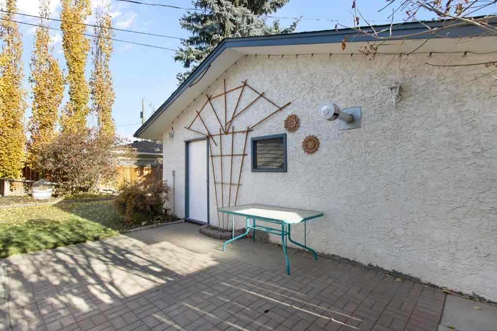 MLS® A2265205 - 1452 Lake Sylvan Drive SE in Bonavista Downs Calgary, Residential