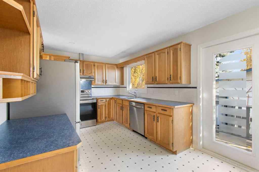 MLS® A2265205 - 1452 Lake Sylvan Drive SE in Bonavista Downs Calgary, Residential