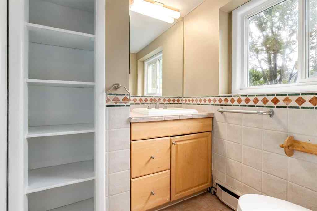 MLS® A2265208 - 911 80 Avenue SW in Chinook Park Calgary, Residential