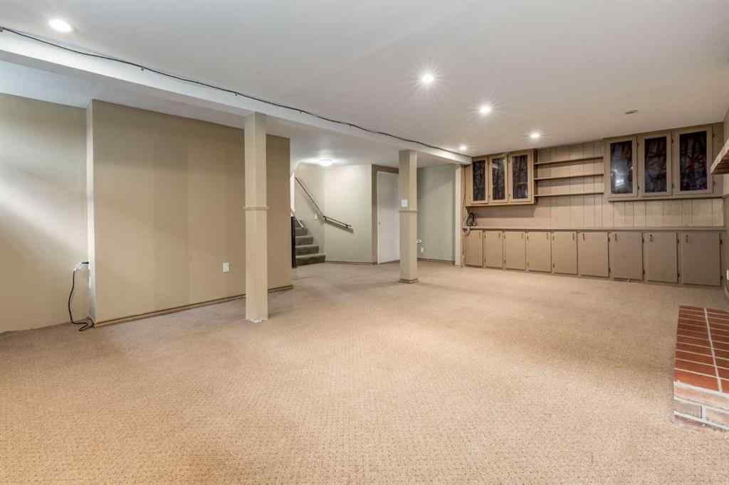 MLS® A2265208 - 911 80 Avenue SW in Chinook Park Calgary, Residential