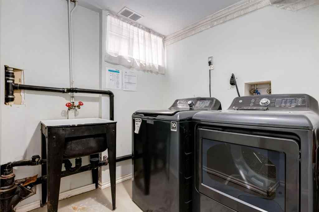 MLS® A2265208 - 911 80 Avenue SW in Chinook Park Calgary, Residential