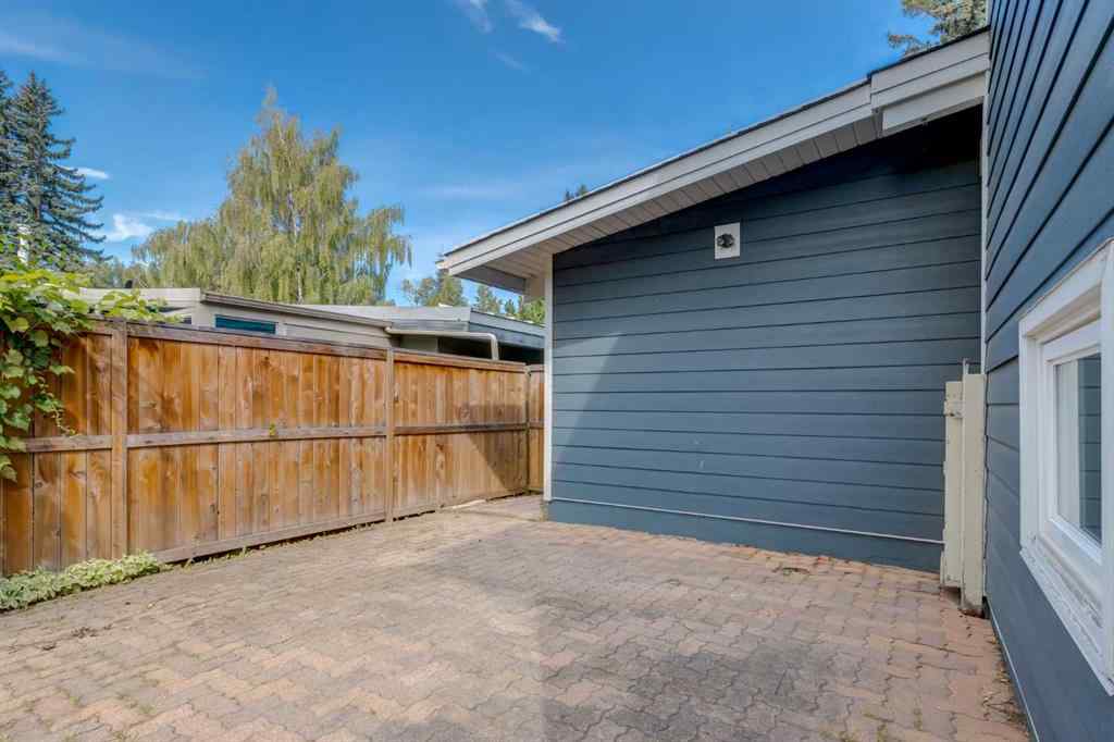 MLS® A2265208 - 911 80 Avenue SW in Chinook Park Calgary, Residential