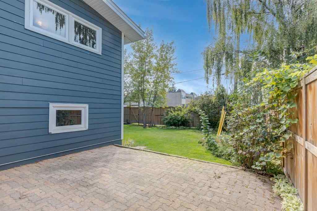 MLS® A2265208 - 911 80 Avenue SW in Chinook Park Calgary, Residential