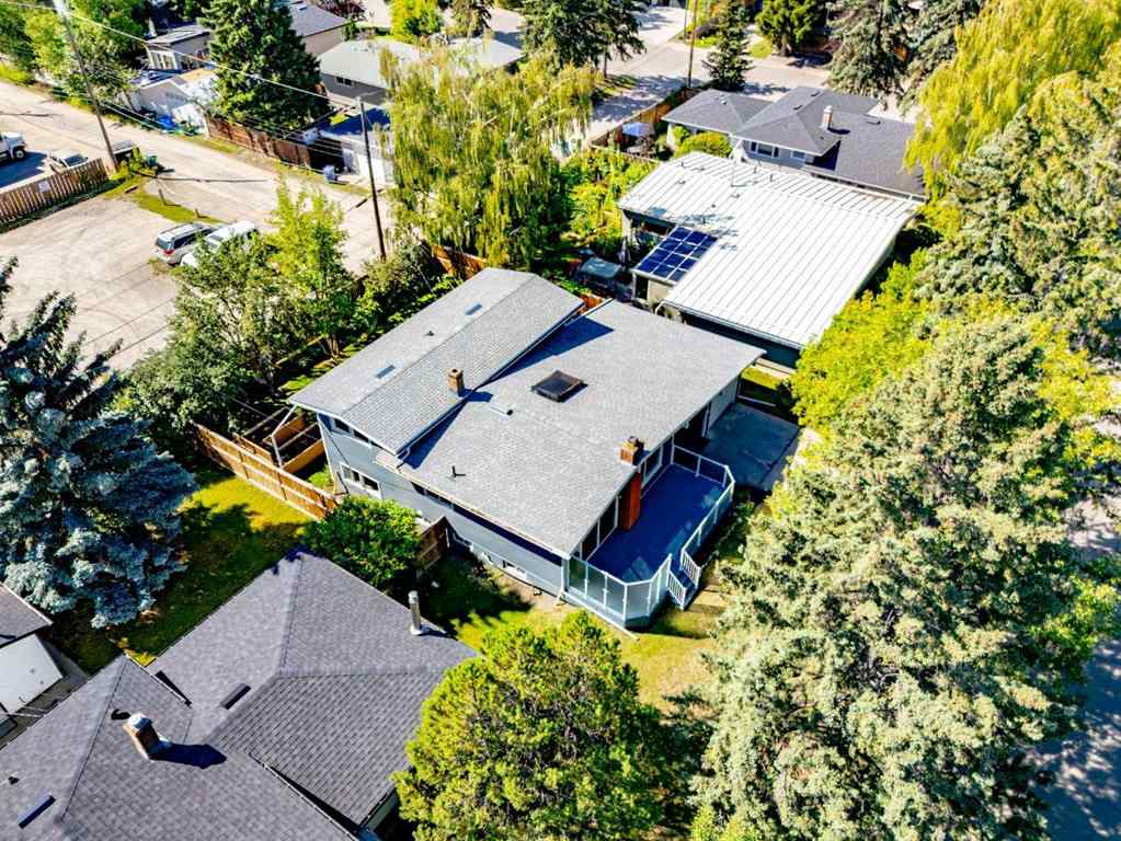 MLS® A2265208 - 911 80 Avenue SW in Chinook Park Calgary, Residential