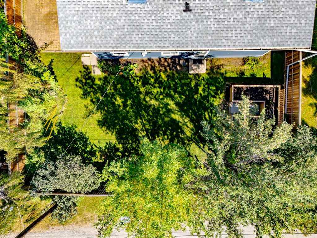 MLS® A2265208 - 911 80 Avenue SW in Chinook Park Calgary, Residential