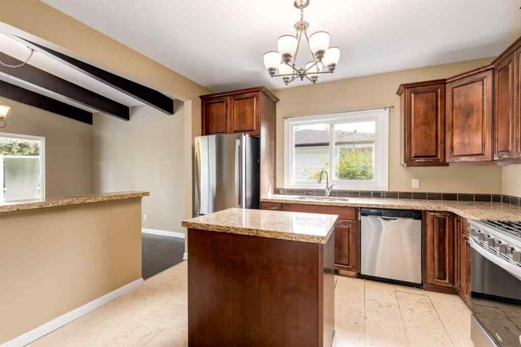 MLS® A2265208 - 911 80 Avenue SW in Chinook Park Calgary, Residential