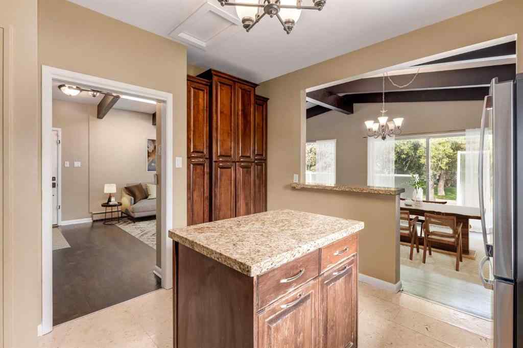 MLS® A2265208 - 911 80 Avenue SW in Chinook Park Calgary, Residential