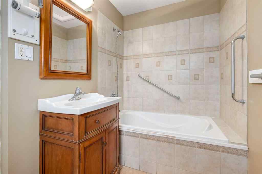 MLS® A2265208 - 911 80 Avenue SW in Chinook Park Calgary, Residential