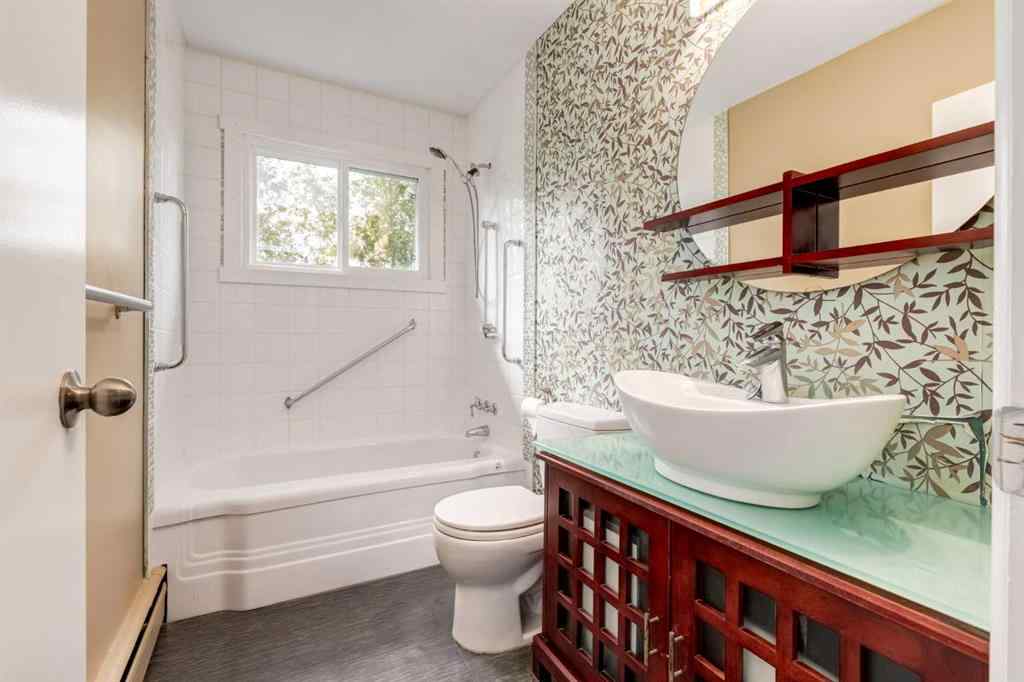 MLS® A2265208 - 911 80 Avenue SW in Chinook Park Calgary, Residential