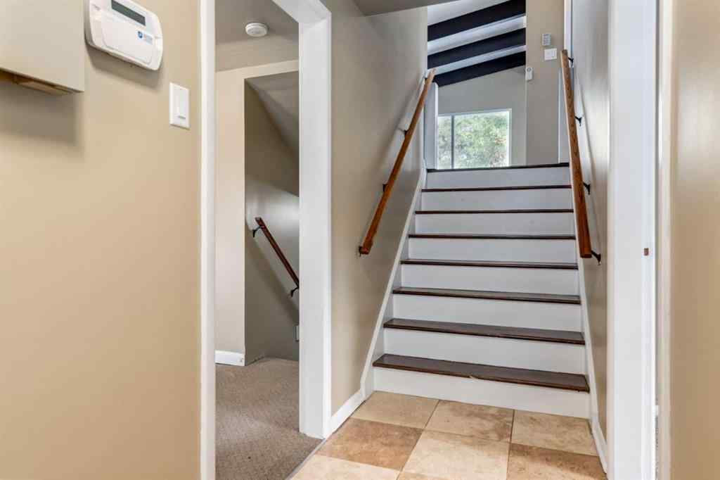 MLS® A2265208 - 911 80 Avenue SW in Chinook Park Calgary, Residential