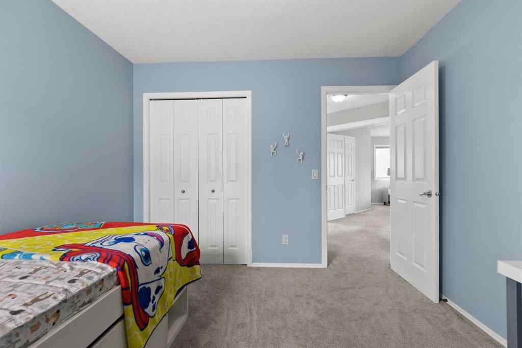 MLS® A2265209 - 38 Simcoe Crescent SW in Signal Hill Calgary, Residential