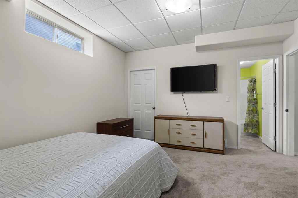 MLS® A2265209 - 38 Simcoe Crescent SW in Signal Hill Calgary, Residential