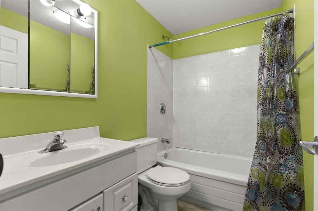 MLS® A2265209 - 38 Simcoe Crescent SW in Signal Hill Calgary, Residential