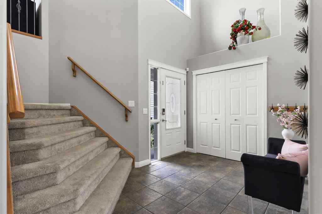 MLS® A2265209 - 38 Simcoe Crescent SW in Signal Hill Calgary, Residential