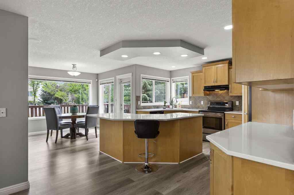 MLS® A2265209 - 38 Simcoe Crescent SW in Signal Hill Calgary, Residential