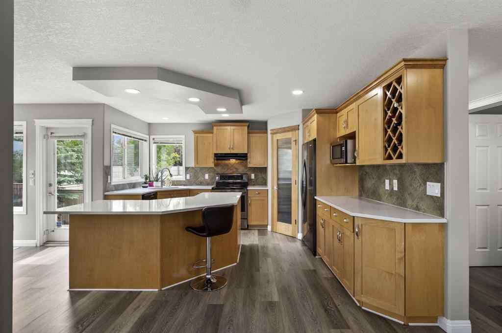 MLS® A2265209 - 38 Simcoe Crescent SW in Signal Hill Calgary, Residential