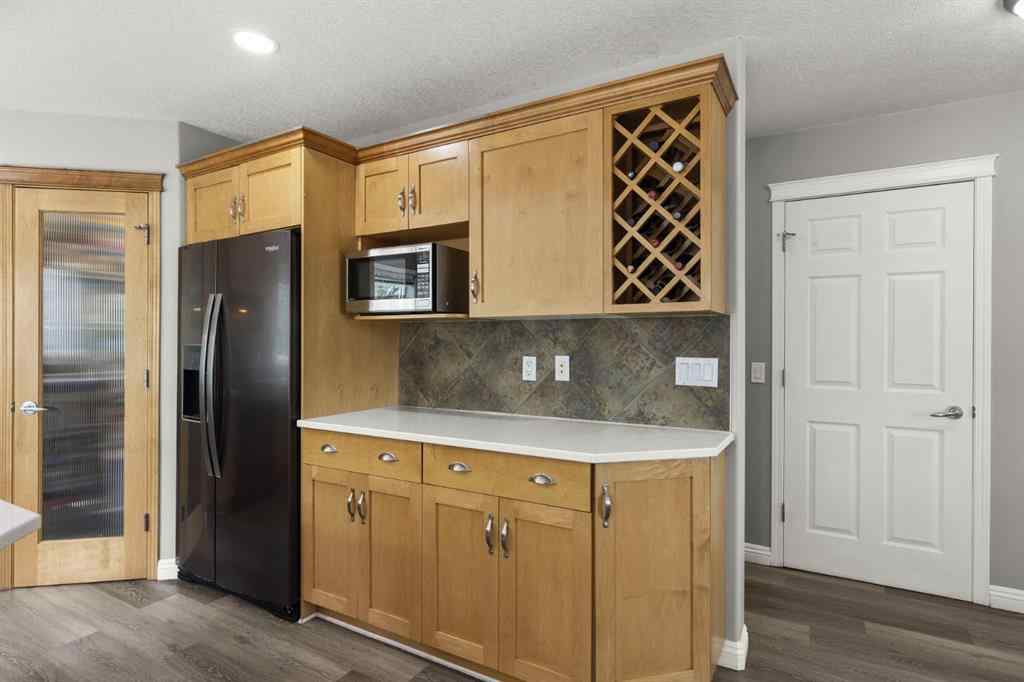 MLS® A2265209 - 38 Simcoe Crescent SW in Signal Hill Calgary, Residential