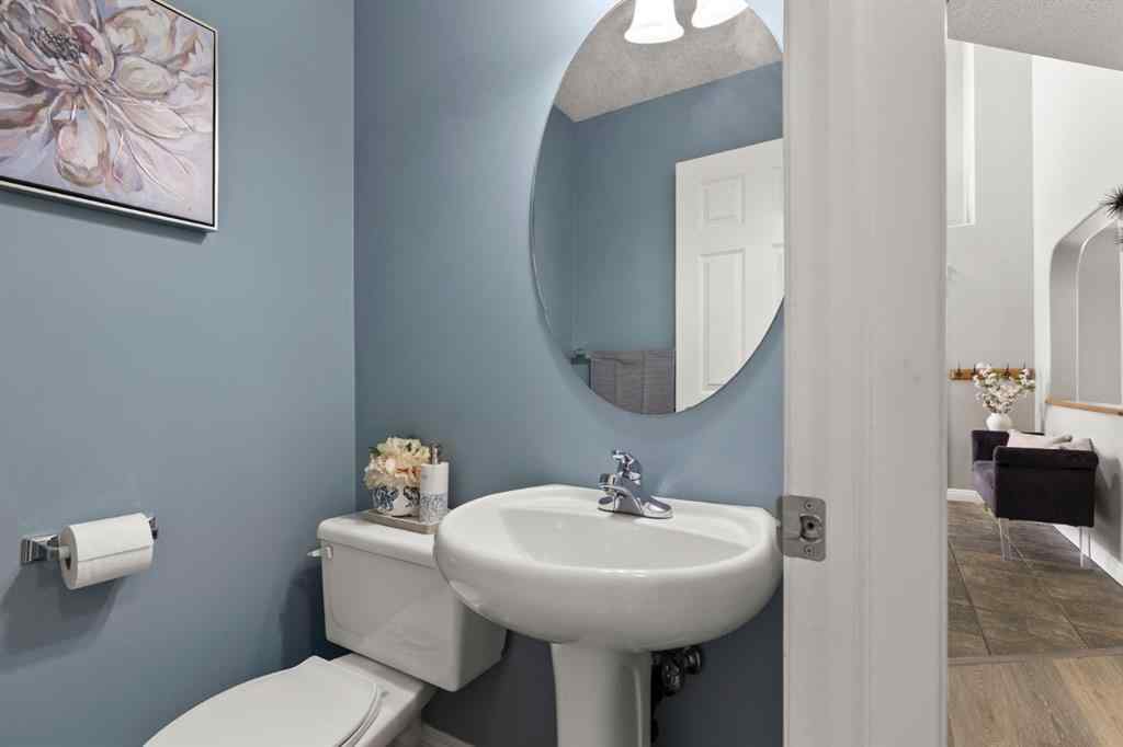 MLS® A2265209 - 38 Simcoe Crescent SW in Signal Hill Calgary, Residential