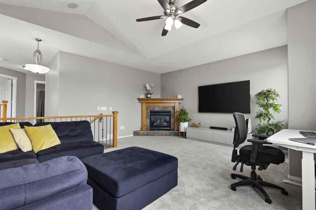 MLS® A2265209 - 38 Simcoe Crescent SW in Signal Hill Calgary, Residential