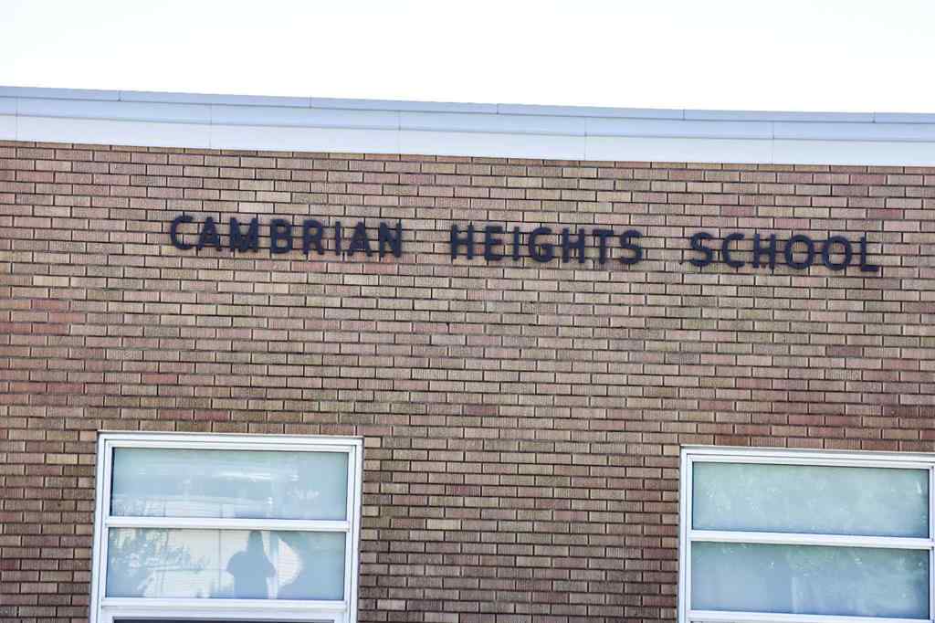 MLS® A2265216 - 1140 Trafford Drive NW in Thorncliffe Calgary, Residential