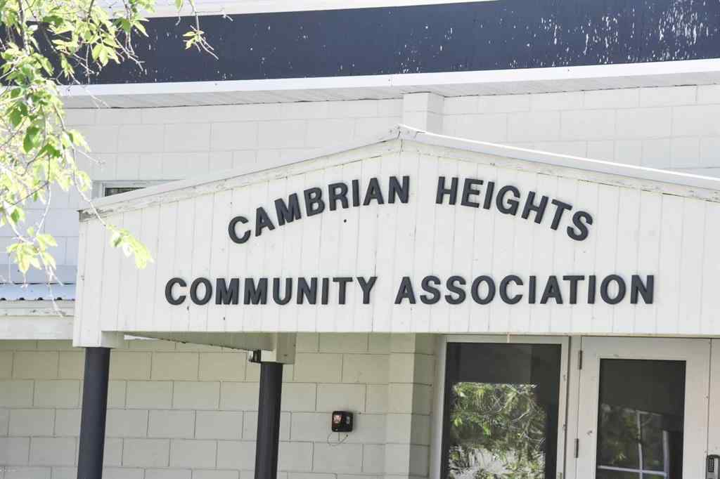 MLS® A2265216 - 1140 Trafford Drive NW in Thorncliffe Calgary, Residential