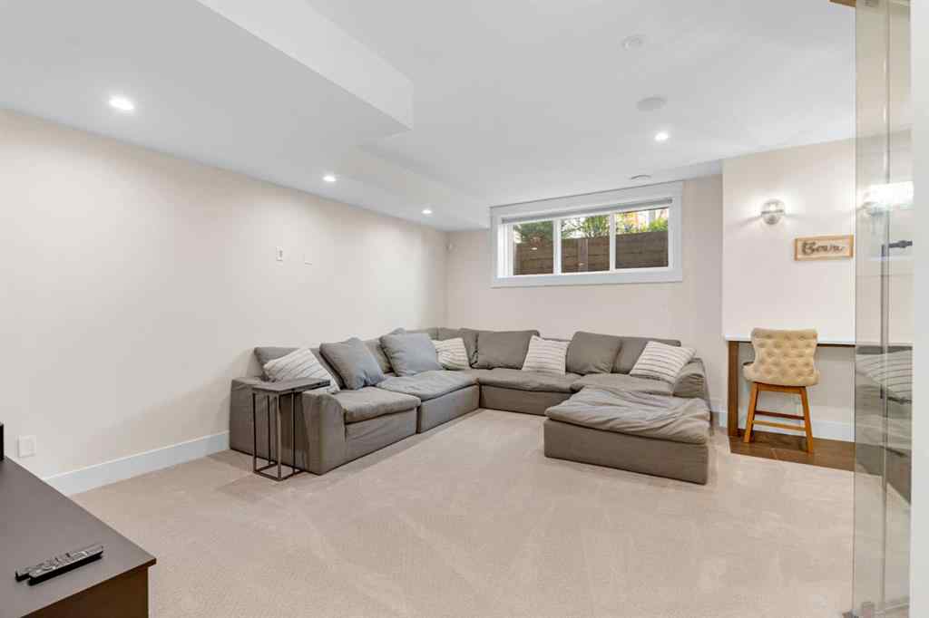 MLS® A2265225 - 2635 29 Street SW in Killarney/Glengarry Calgary, Residential