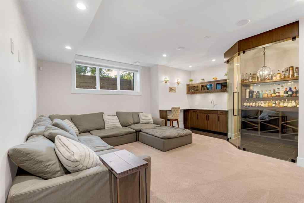 MLS® A2265225 - 2635 29 Street SW in Killarney/Glengarry Calgary, Residential