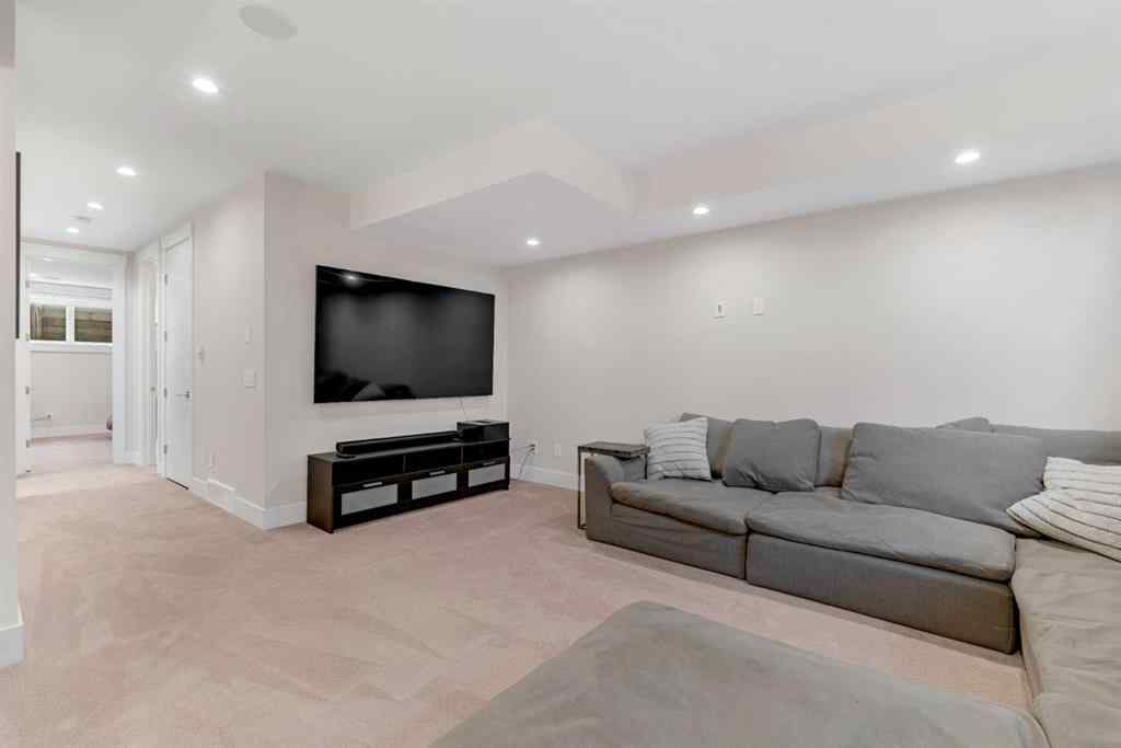 MLS® A2265225 - 2635 29 Street SW in Killarney/Glengarry Calgary, Residential