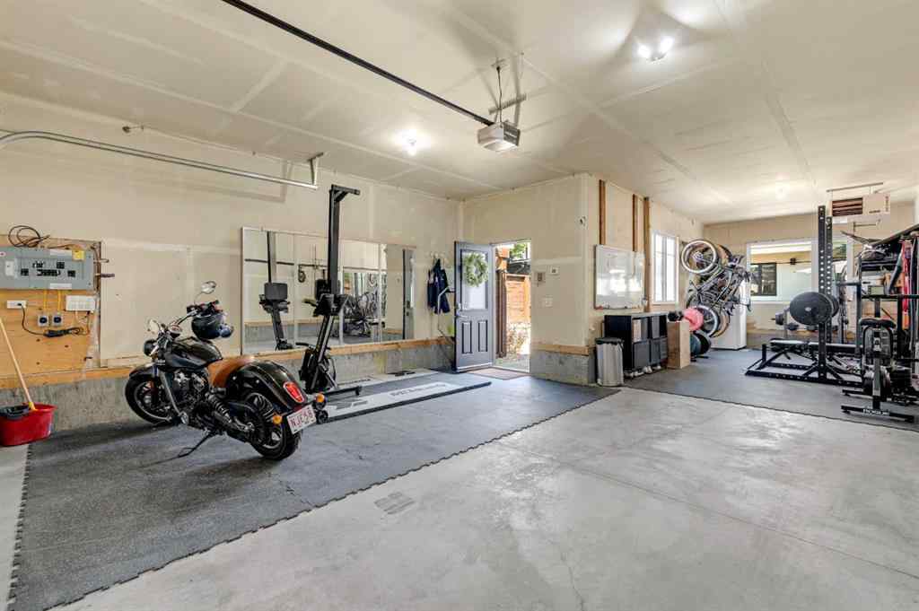 MLS® A2265225 - 2635 29 Street SW in Killarney/Glengarry Calgary, Residential