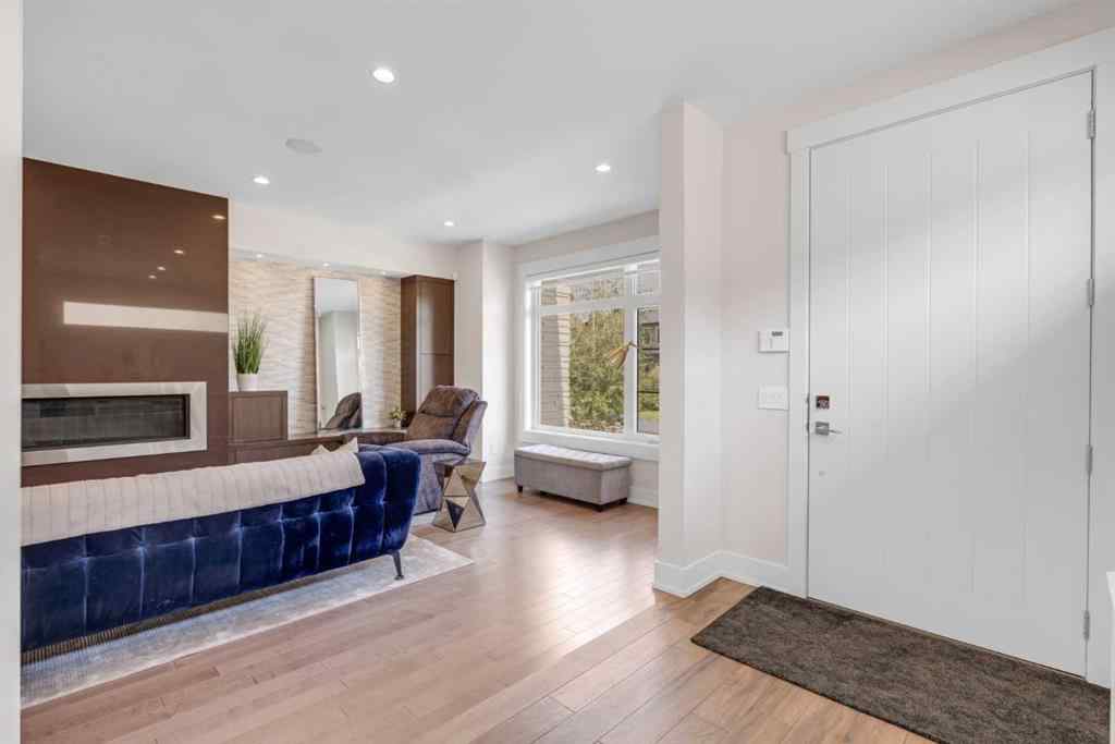 MLS® A2265225 - 2635 29 Street SW in Killarney/Glengarry Calgary, Residential