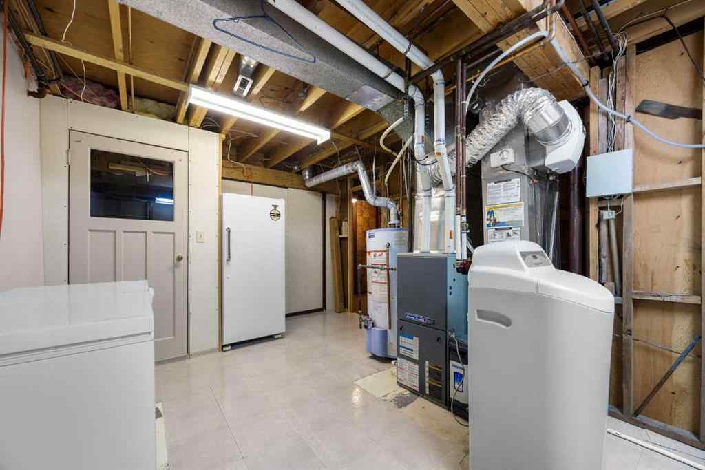 MLS® A2265233 - 7031 Hunterbow Crescent NW in Huntington Hills Calgary, Residential