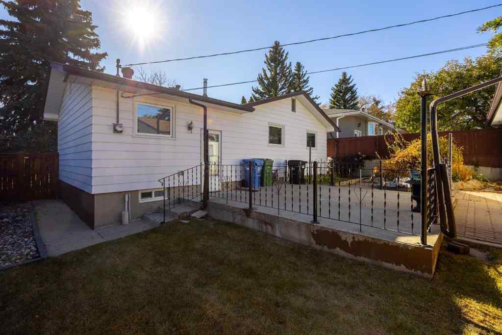 MLS® A2265233 - 7031 Hunterbow Crescent NW in Huntington Hills Calgary, Residential