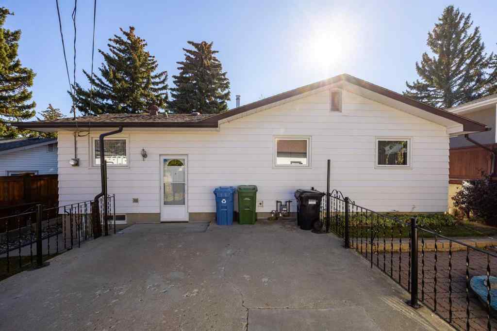 MLS® A2265233 - 7031 Hunterbow Crescent NW in Huntington Hills Calgary, Residential