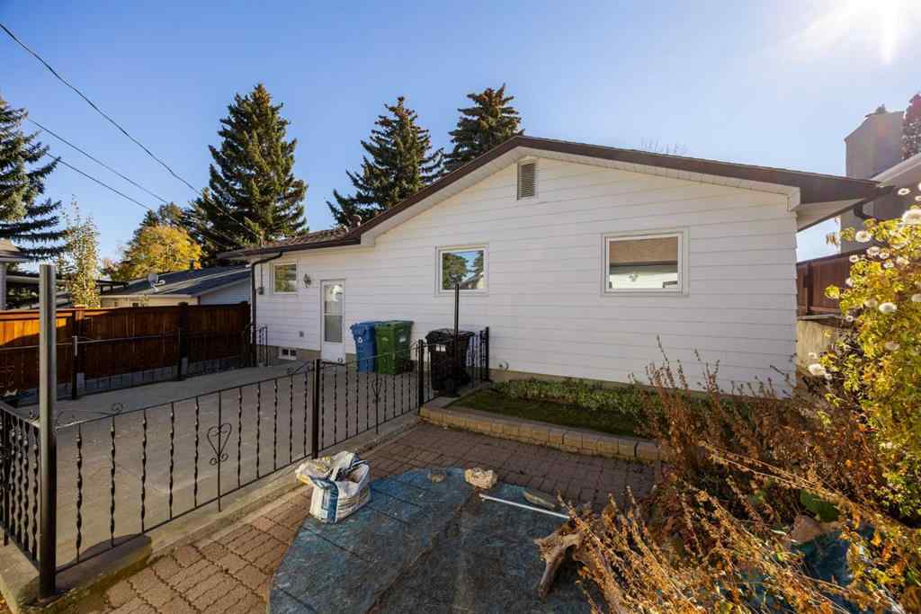 MLS® A2265233 - 7031 Hunterbow Crescent NW in Huntington Hills Calgary, Residential