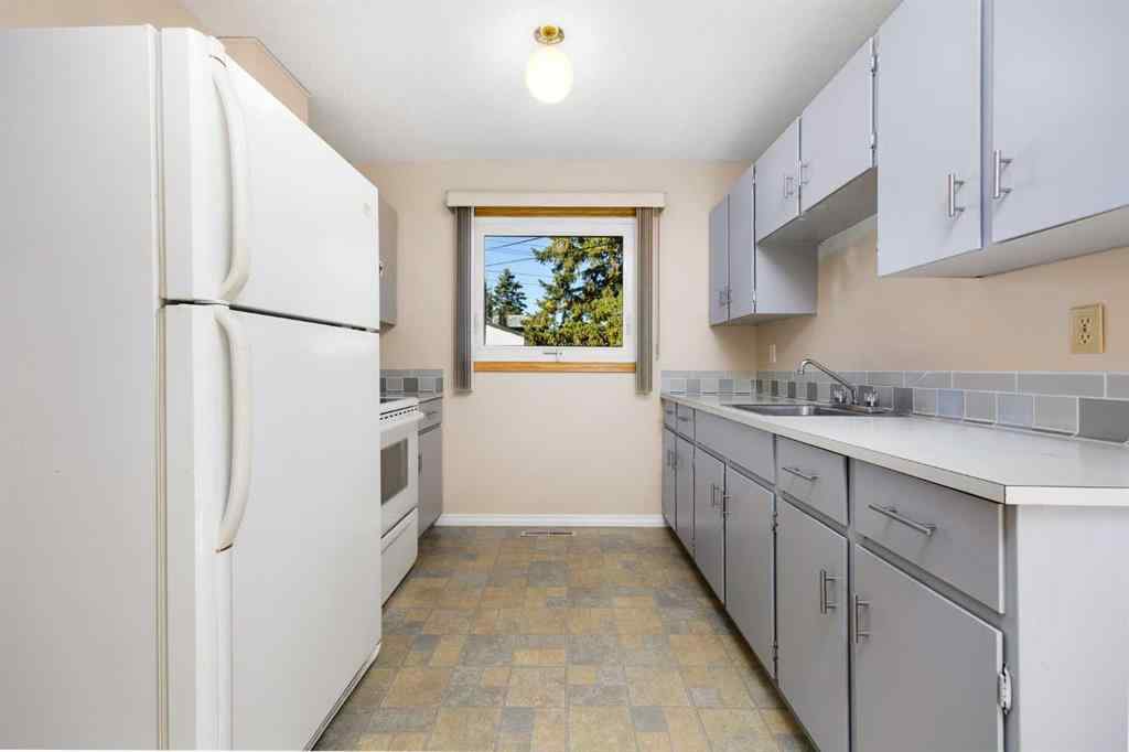 MLS® A2265233 - 7031 Hunterbow Crescent NW in Huntington Hills Calgary, Residential