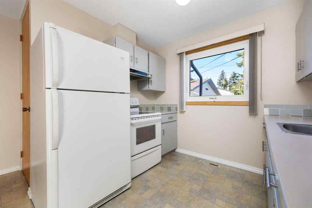 MLS® A2265233 - 7031 Hunterbow Crescent NW in Huntington Hills Calgary, Residential