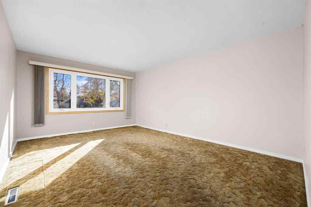 MLS® A2265233 - 7031 Hunterbow Crescent NW in Huntington Hills Calgary, Residential