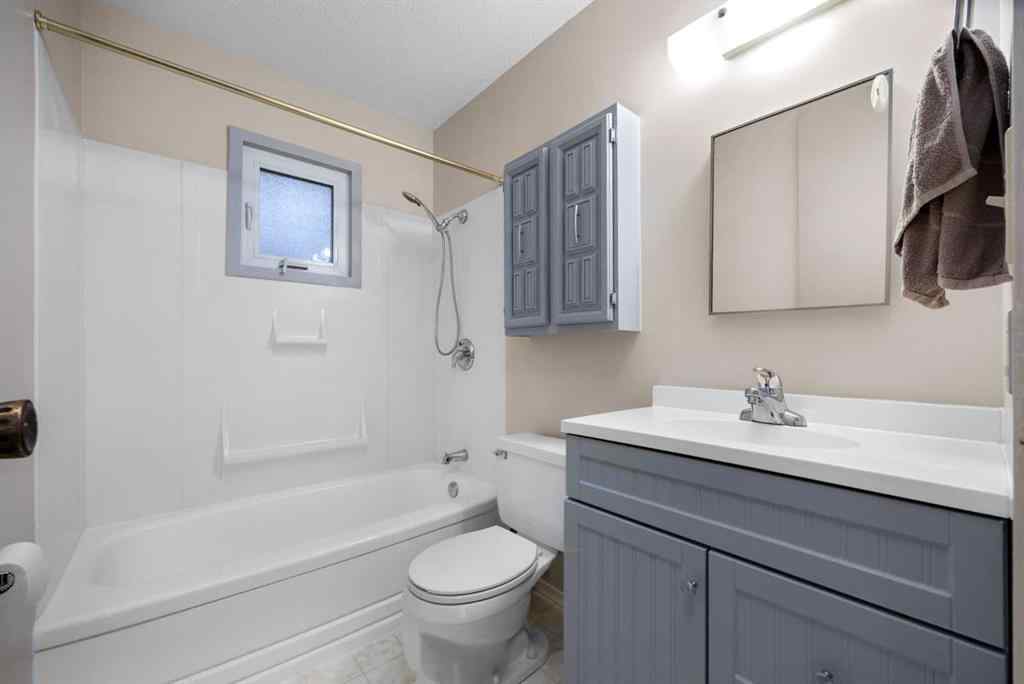 MLS® A2265233 - 7031 Hunterbow Crescent NW in Huntington Hills Calgary, Residential