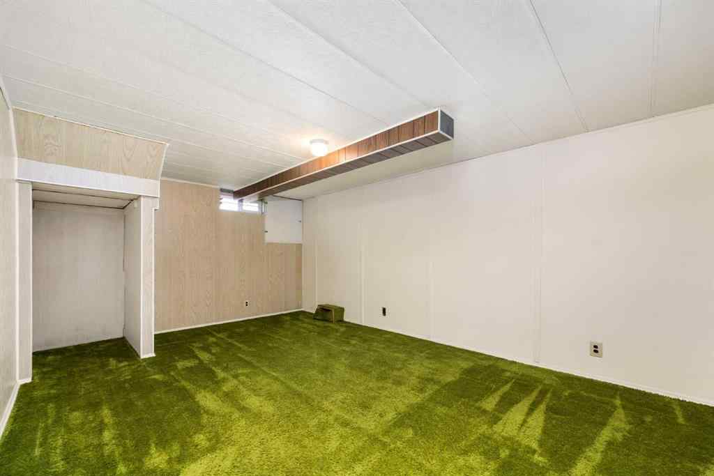 MLS® A2265233 - 7031 Hunterbow Crescent NW in Huntington Hills Calgary, Residential