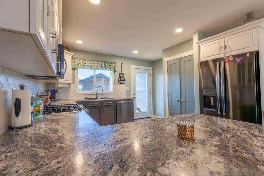 MLS® A2265234 - 4420 74 Street  in West Park Camrose, Residential