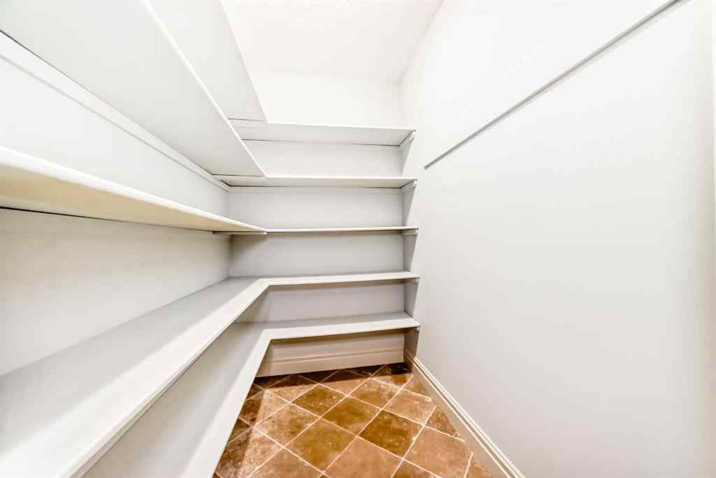 MLS® A2265246 - 38 Aspen Meadows Park SW in Aspen Woods Calgary, Residential