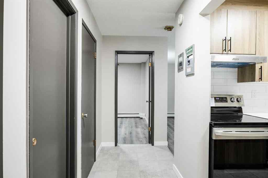 MLS® A2265250 - 1121 37 Street SW in Rosscarrock Calgary, Commercial