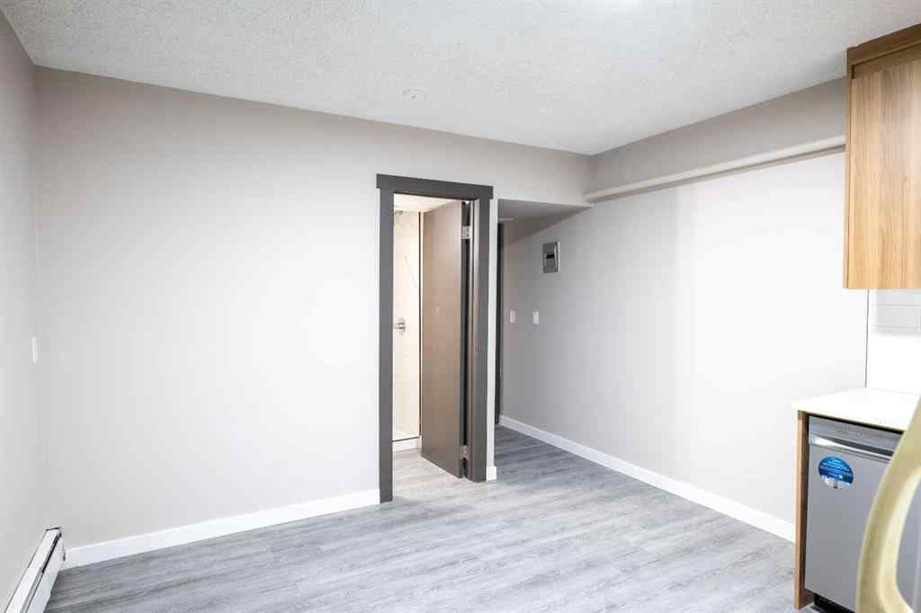 MLS® A2265250 - 1121 37 Street SW in Rosscarrock Calgary, Commercial