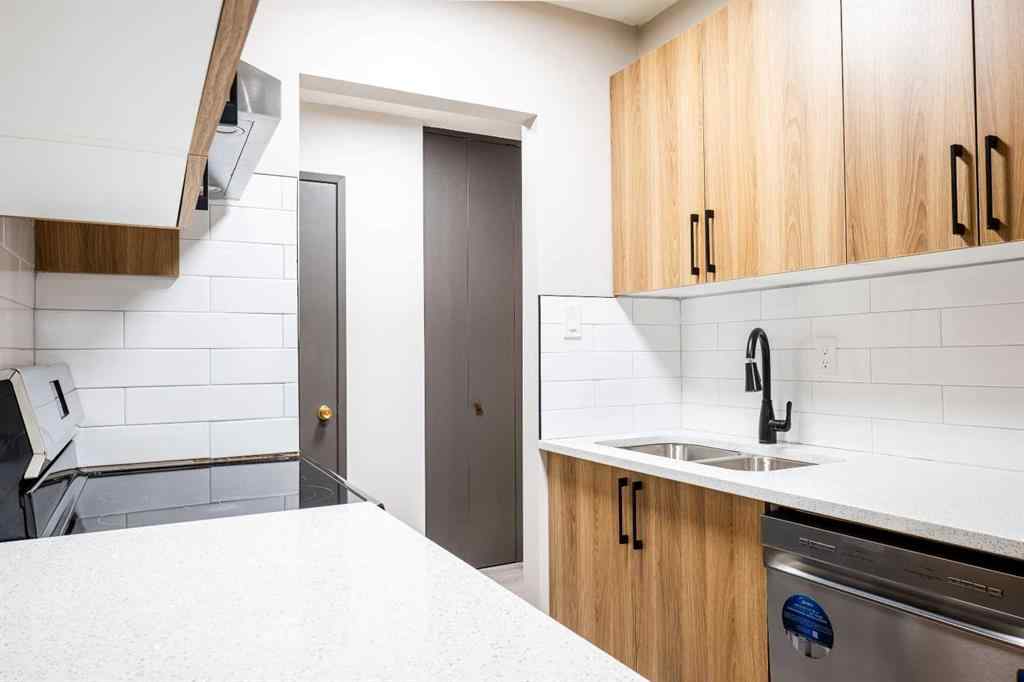 MLS® A2265250 - 1121 37 Street SW in Rosscarrock Calgary, Commercial