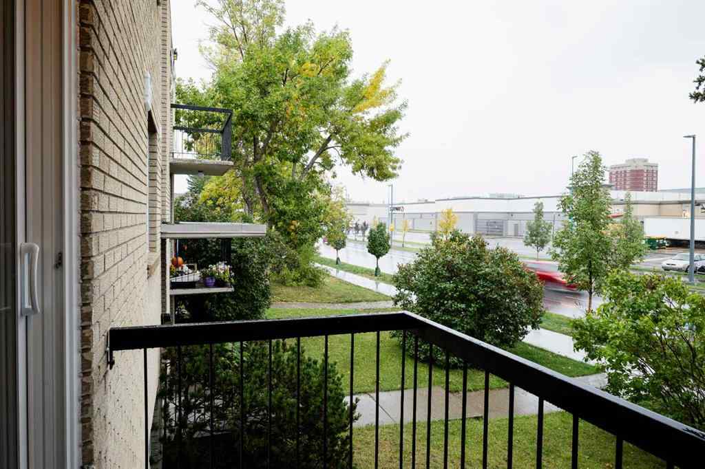 MLS® A2265250 - 1121 37 Street SW in Rosscarrock Calgary, Commercial